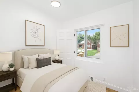 Bedroom - 1520 Manss Ave, Cincinnati, OH 45205 photo 1 of 4