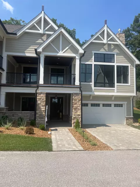 5966 Woodland Ln, Cincinnati, OH 45227