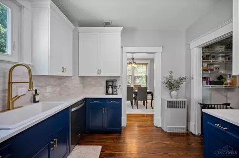Kitchen - 1636 Beacon St, Cincinnati, OH 45230 photo 1 of 3