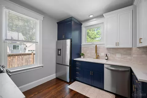 Kitchen - 1636 Beacon St, Cincinnati, OH 45230 photo 2 of 3