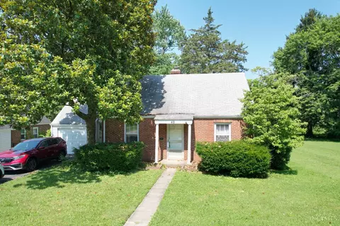 48 Damon Rd, Greenhills, OH 45218