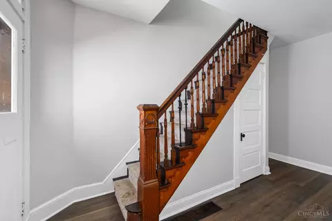 Entry Way - 431 Ada St, Cincinnati, OH 45219 photo 3 of 3