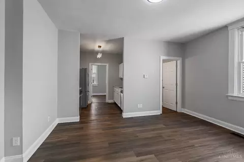 Entry Way - 431 Ada St, Cincinnati, OH 45219 photo 1 of 3