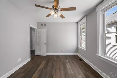 Bedroom - 431 Ada St, Cincinnati, OH 45219 photo 4 of 5