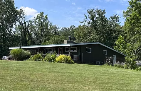 5679 Fishermans Wharf Rd, Hillsboro, OH 45133