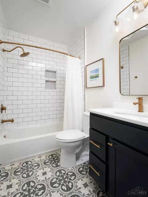Bath - 3824 Simpson Ave, Fairfax, OH 45227 photo 1 of 2