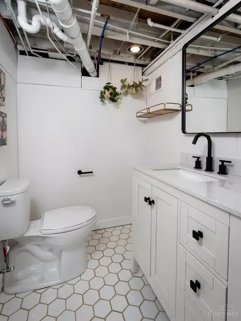 Bath - 3824 Simpson Ave, Fairfax, OH 45227 photo 2 of 2