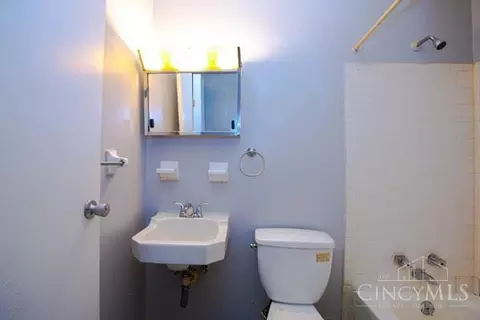 Bath - 694 Gholson Ave, Cincinnati, OH 45229 photo 1 of 1