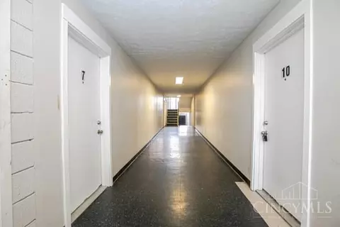 Entry Way - 694 Gholson Ave, Cincinnati, OH 45229 photo 3 of 5