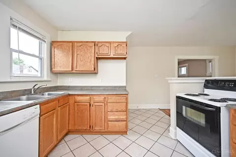 Kitchen - 4826 Prosperity Pl, Cincinnati, OH 45238 photo 3 of 6
