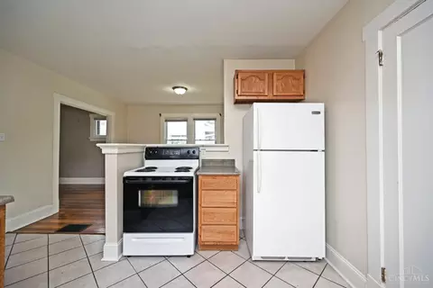Kitchen - 4826 Prosperity Pl, Cincinnati, OH 45238 photo 5 of 6