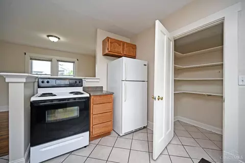 Kitchen - 4826 Prosperity Pl, Cincinnati, OH 45238 photo 6 of 6