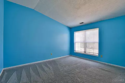 Bedroom - 685 Bridle Path, Cincinnati, OH 45231 photo 1 of 4