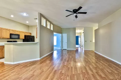 Living - 685 Bridle Path, Cincinnati, OH 45231 photo 2 of 5