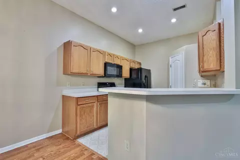 Kitchen - 685 Bridle Path, Cincinnati, OH 45231 photo 4 of 4