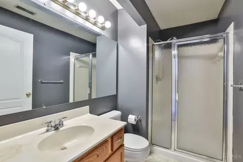 Bath - 685 Bridle Path, Cincinnati, OH 45231 photo 4 of 4