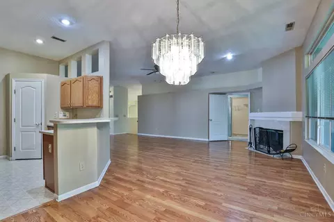 Living - 685 Bridle Path, Cincinnati, OH 45231 photo 4 of 5