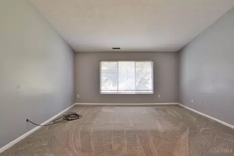 Living - 685 Bridle Path, Cincinnati, OH 45231 photo 5 of 5