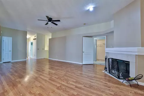 Living - 685 Bridle Path, Cincinnati, OH 45231 photo 3 of 5