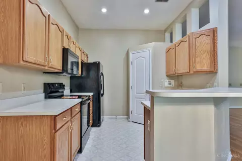 Kitchen - 685 Bridle Path, Cincinnati, OH 45231 photo 1 of 4