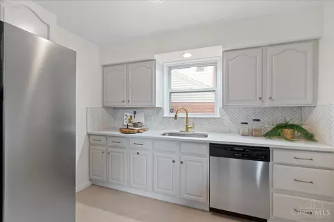Kitchen - 4951 Heuwerth Ave, Cincinnati, OH 45238 photo 4 of 4