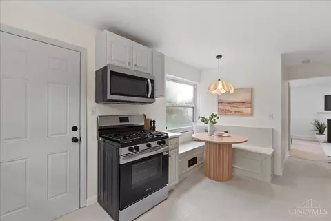 Kitchen - 4951 Heuwerth Ave, Cincinnati, OH 45238 photo 3 of 4