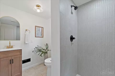 Bath - 4951 Heuwerth Ave, Cincinnati, OH 45238 photo 2 of 3