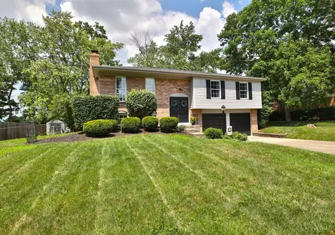 4132 Fox Hollow Dr, Blue Ash, OH 45241