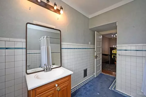 Bath - 2823 Harrison Ave, Cincinnati, OH 45211 photo 3 of 5