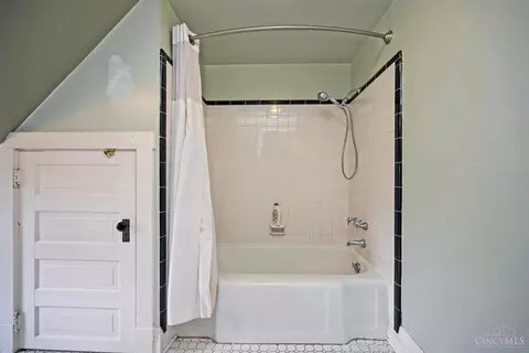 Bath - 2823 Harrison Ave, Cincinnati, OH 45211 photo 5 of 5