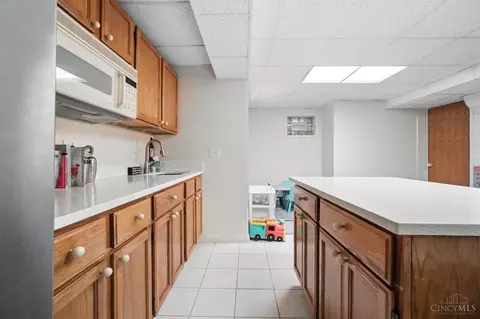 Kitchen - 3577 Mohler Rd, Blue Ash, OH 45241 photo 6 of 6