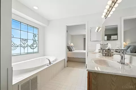 Bath - 3577 Mohler Rd, Blue Ash, OH 45241 photo 3 of 7