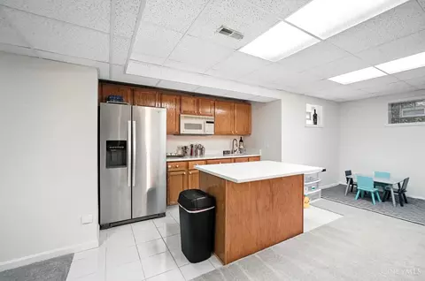 Kitchen - 3577 Mohler Rd, Blue Ash, OH 45241 photo 5 of 6