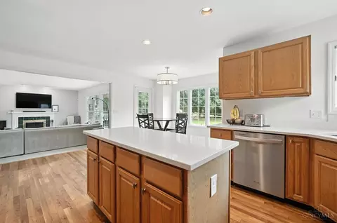 Kitchen - 3577 Mohler Rd, Blue Ash, OH 45241 photo 4 of 6