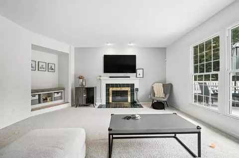 Living - 3577 Mohler Rd, Blue Ash, OH 45241 photo 3 of 4