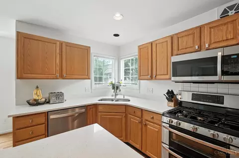 Kitchen - 3577 Mohler Rd, Blue Ash, OH 45241 photo 3 of 6