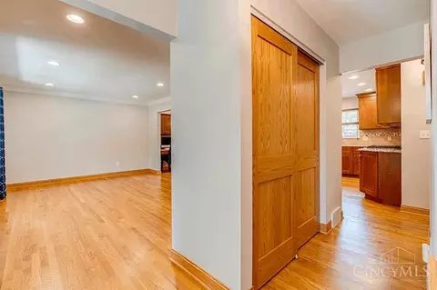 Entry Way - 10633 Weil Rd, Montgomery, OH 45249 photo 2 of 2