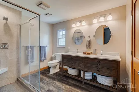 Bath - 10633 Weil Rd, Montgomery, OH 45249 photo 2 of 5