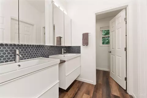 Bath - 556 Hamblin Dr, Cincinnati, OH 45255 photo 3 of 4