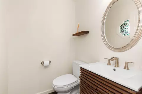 Bath - 556 Hamblin Dr, Cincinnati, OH 45255 photo 1 of 4