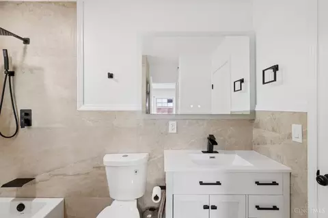 Bath - 3879 Mark Ct, Cincinnati, OH 45255 photo 2 of 2