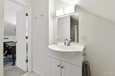Bath - 3309 Monteith Ave, Cincinnati, OH 45208 photo 4 of 5