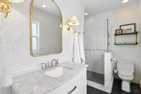 Bath - 3309 Monteith Ave, Cincinnati, OH 45208 photo 2 of 5