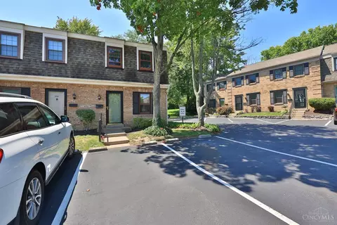 9763 Bunker Hill Ln, Montgomery, OH 45242