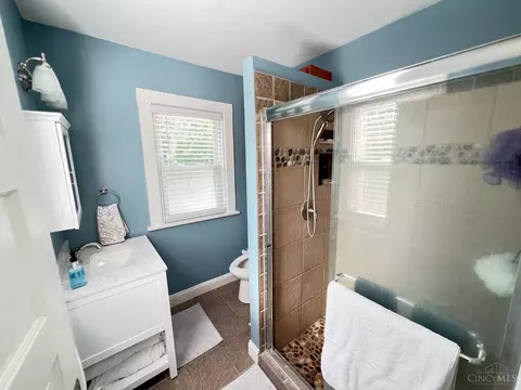 Bath - 6634 Murray Ave, Cincinnati, OH 45227 photo 2 of 3