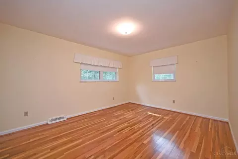 Bedroom - 6302 Stirrup Rd, Cincinnati, OH 45244 photo 6 of 9