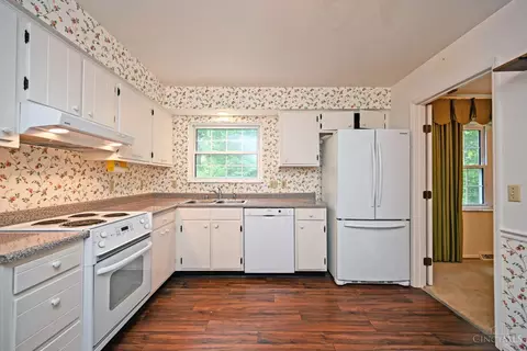 Kitchen - 6302 Stirrup Rd, Cincinnati, OH 45244 photo 2 of 4