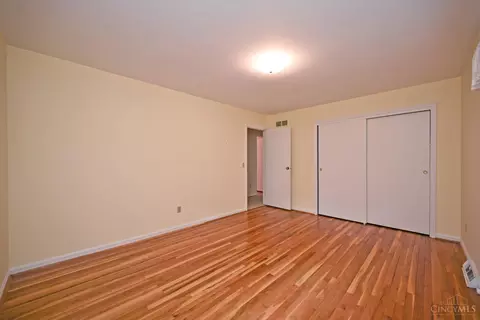 Bedroom - 6302 Stirrup Rd, Cincinnati, OH 45244 photo 7 of 9