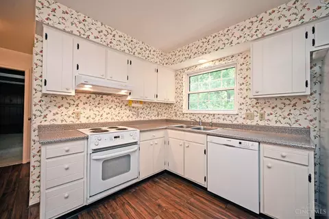 Kitchen - 6302 Stirrup Rd, Cincinnati, OH 45244 photo 4 of 4