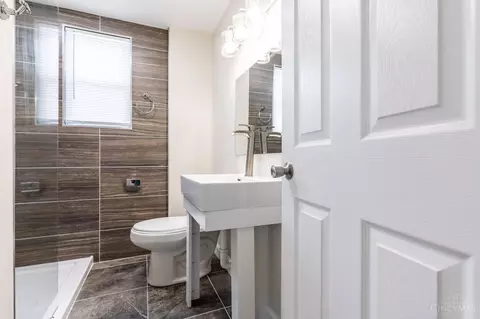 Bath - 10164 Wayne Ave, Woodlawn, OH 45215 photo 3 of 3
